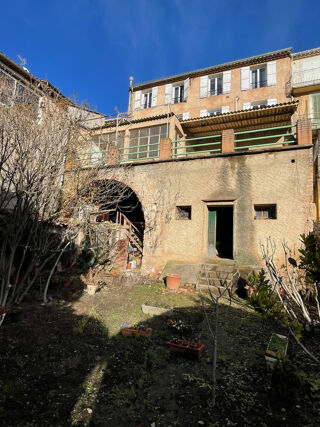  Immeuble à vendre 401 m² Salernes