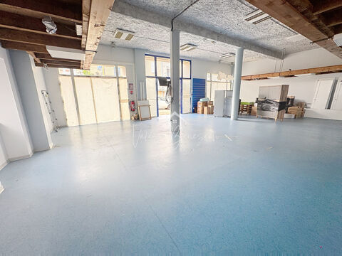   Local 200 m2    Idéal stockage ou stationnement 