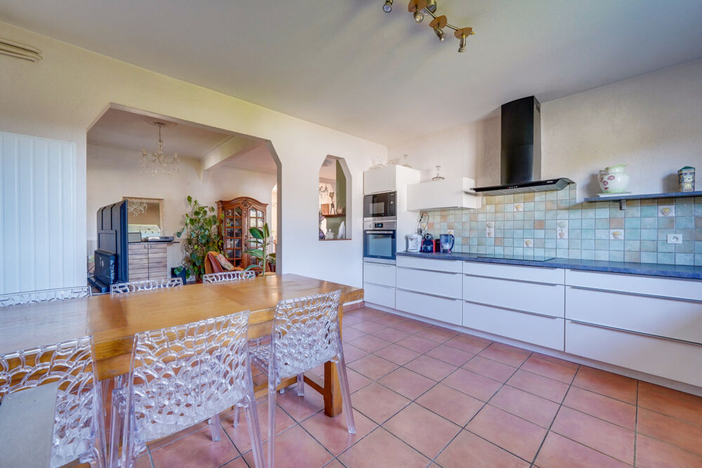 Maison 6 pièces 132m2 habitables avec terrasses sur parcelle d'environ 1057m2