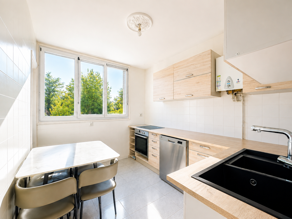 Saint-Priest Appartement T4 lumineux avec parking et cave
