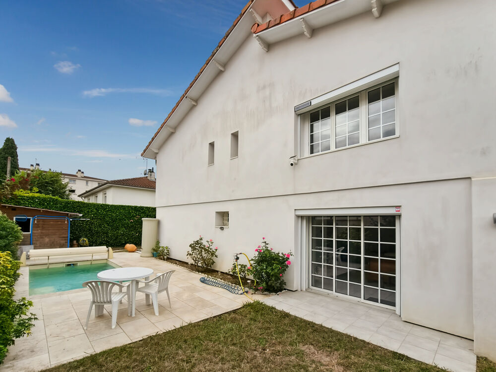 Vente Maison Maison T6 de 160m2 avec garage, piscine et jardin Auch