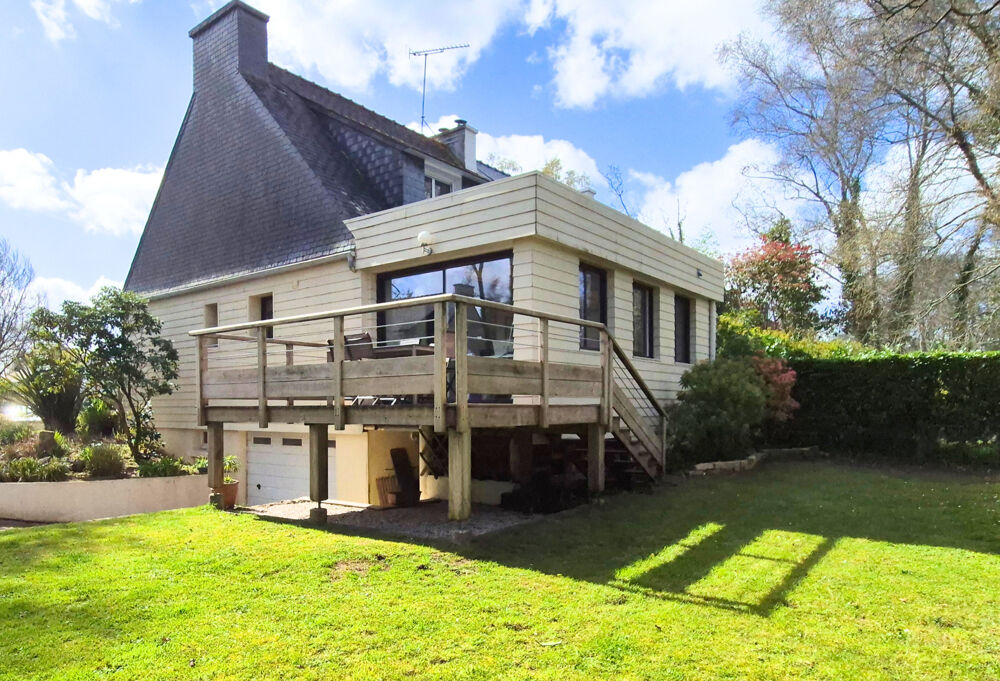 SAINT YVI Maison de 6 pièces principales sur un terrain de 514 m2