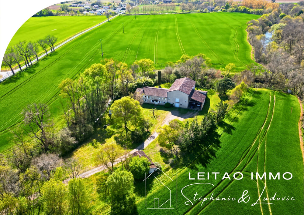 Corps de ferme avec dépendances et piscine