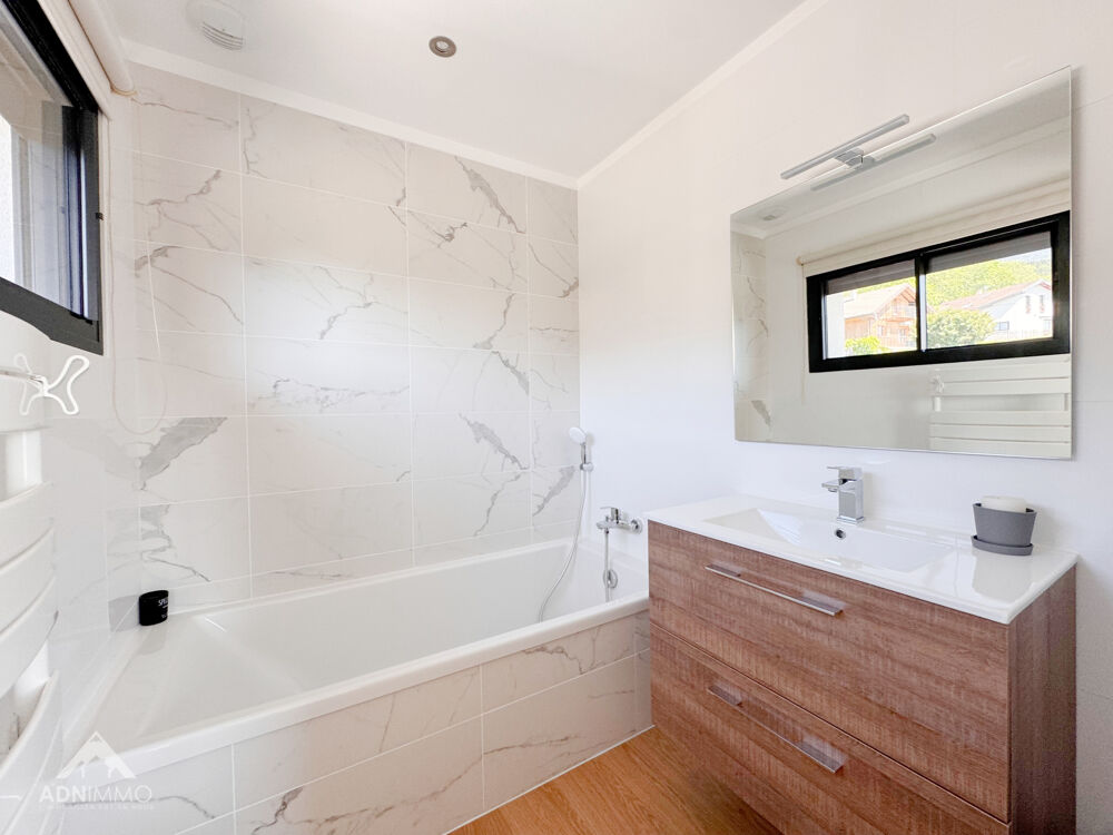 � vendre  Maison P�ron (01630)