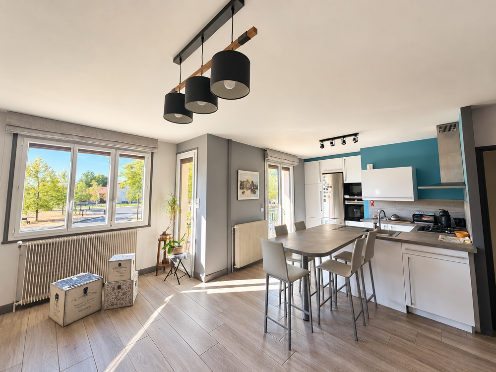 Vente Maison Maison de ville rénovée avec garages et grange   Lezoux Lezoux