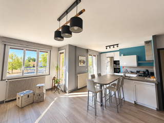 Vente Maison Maison de ville rénovée avec garages et grange   Lezoux Lezoux