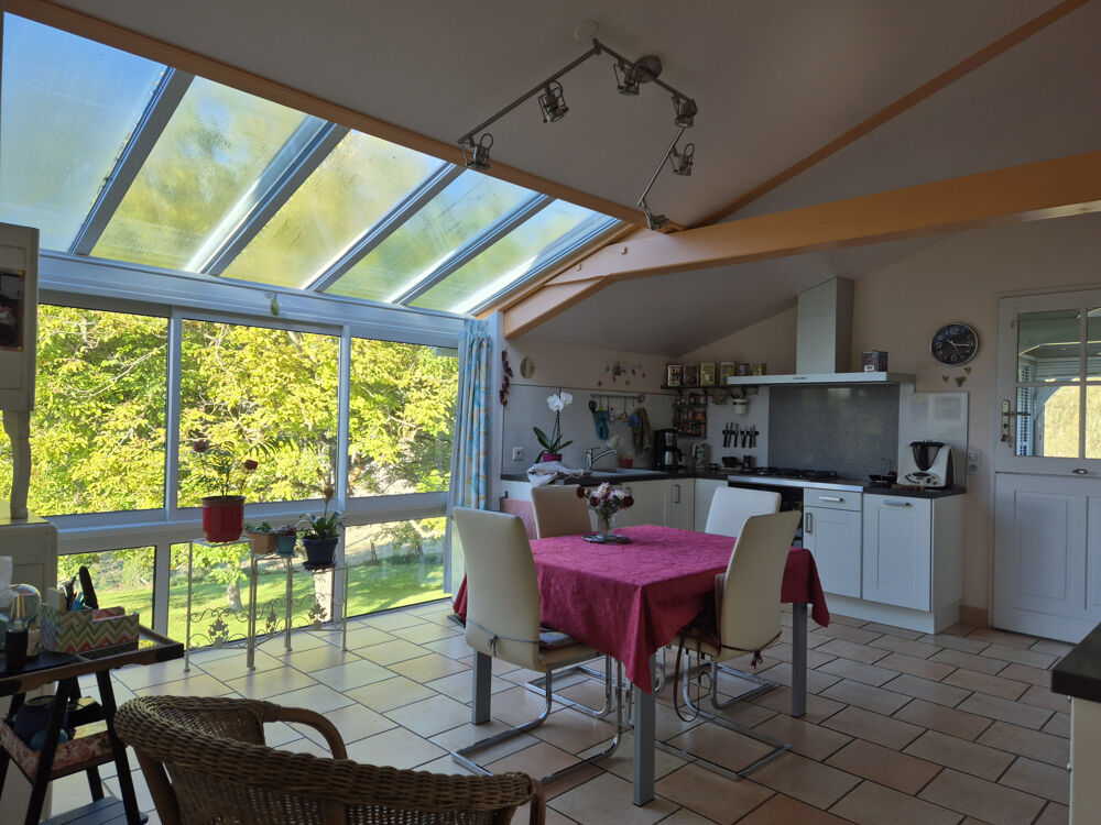 Vente Propriété/Château Dordogne, Périgueux, Montagrier, Maison de plain pied 205 m2, 4 chambres, terrain arboré clos, piscine sel Montagrier