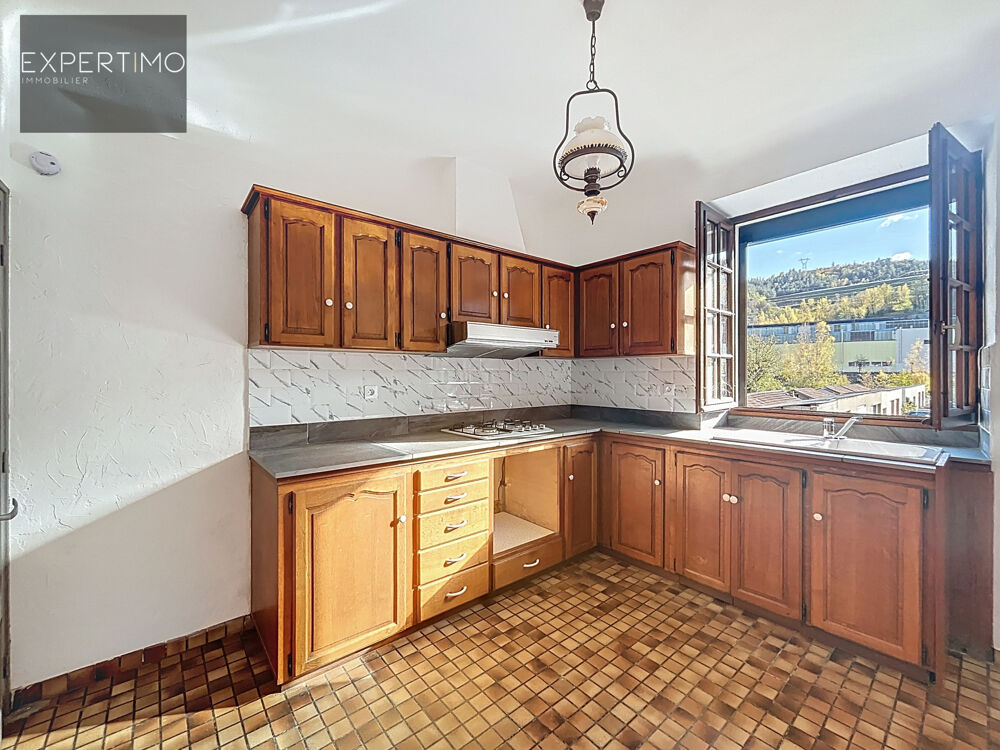 Vente Maison Maison avec potentiel sur deux niveaux   garage et stationnements   Vivier-Pont Viviez