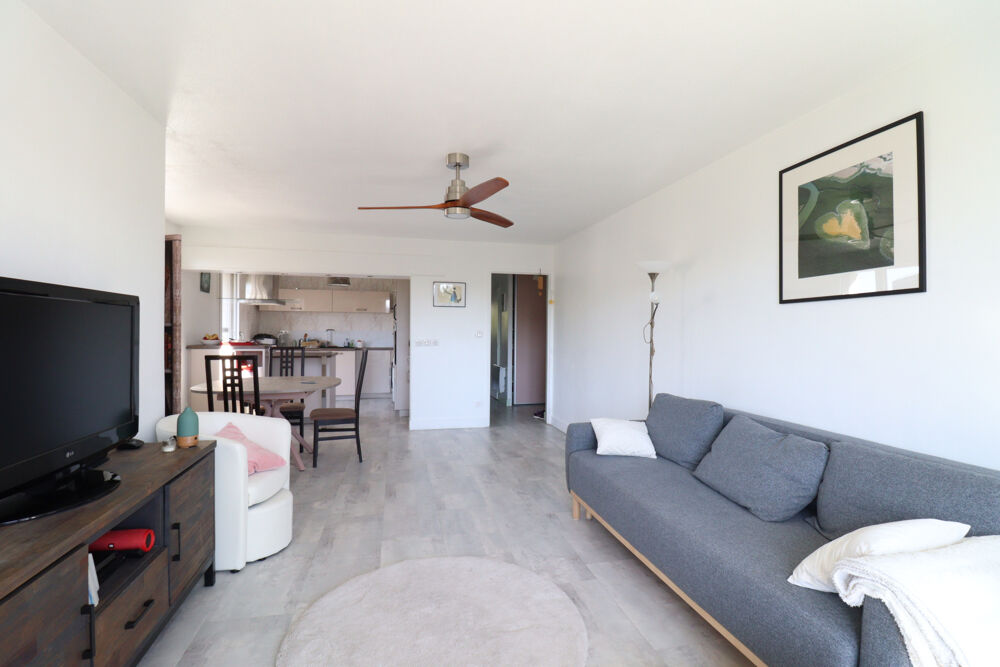 Vente Appartement GRENOBLE QUARTIER EUROPOLE T4 AVEC BALCON, CAVE ET PARKING Grenoble