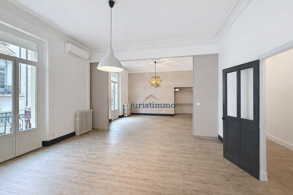 BEL APPARTEMENT HAUSMANIEN LUMINEUX DE 158M2 AVEC TERRASSE COUVERTE