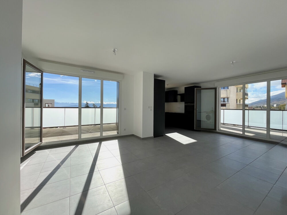 Appartement dernier étage avec trois chambres et deux terrasses - DEUX GARAGES