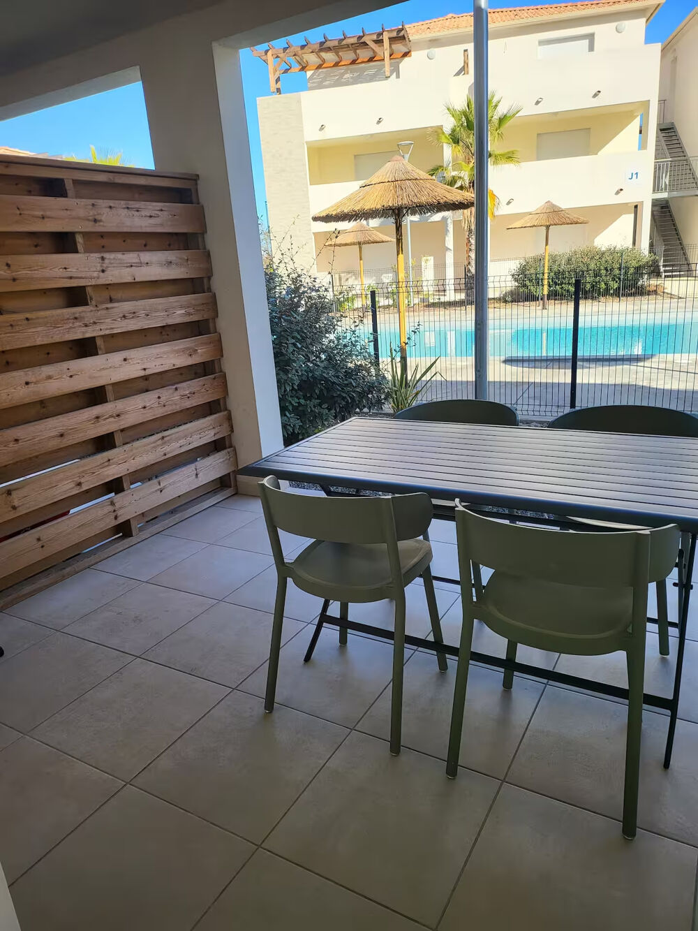 Vente Appartement Marina di Bravone   T3 avec terrasse face piscine, parking privatif et plage à proximité Linguizzetta