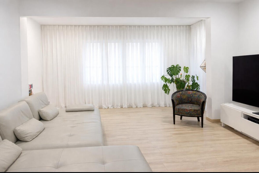 Vente Maison BREUILLET - MAISON FAMILIALE RÉNOVÉE DE TYPE F7 - 214 m2 HABITABLES - HAUT STANDING - JARDIN 1 100 m2 - EXCELL Breuillet