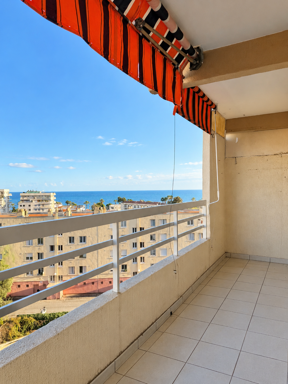 Vente Appartement STUDIO DERNIER ETAGE AVEC TERRASSE VUE MER   PROCHE COMMERCES ET PLAGES Cagnes sur mer