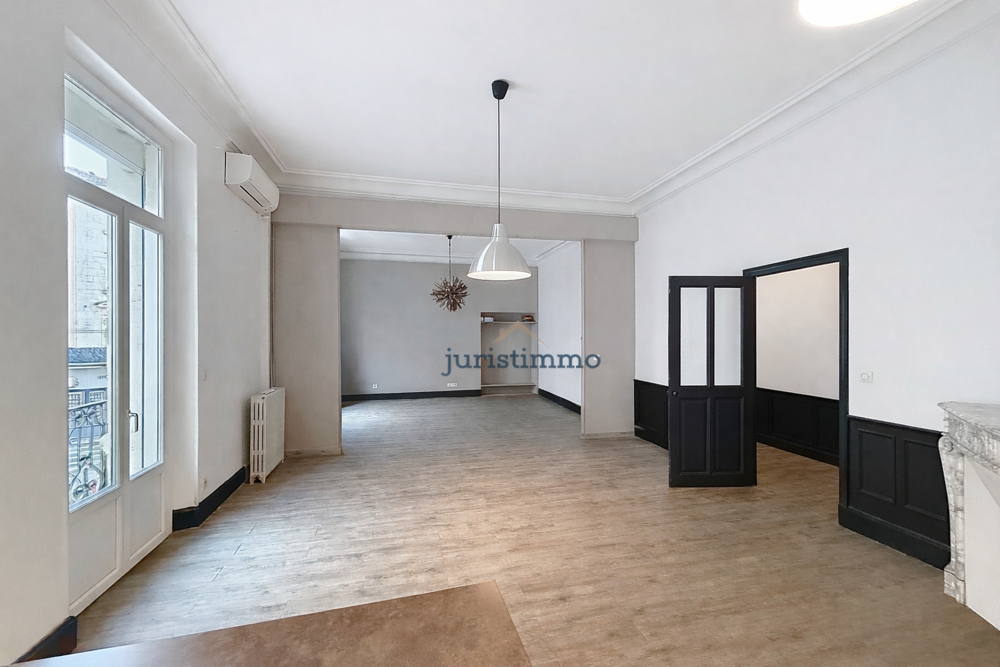 BEL APPARTEMENT HAUSMANIEN LUMINEUX DE 158M2 AVEC TERRASSE COUVERTE
