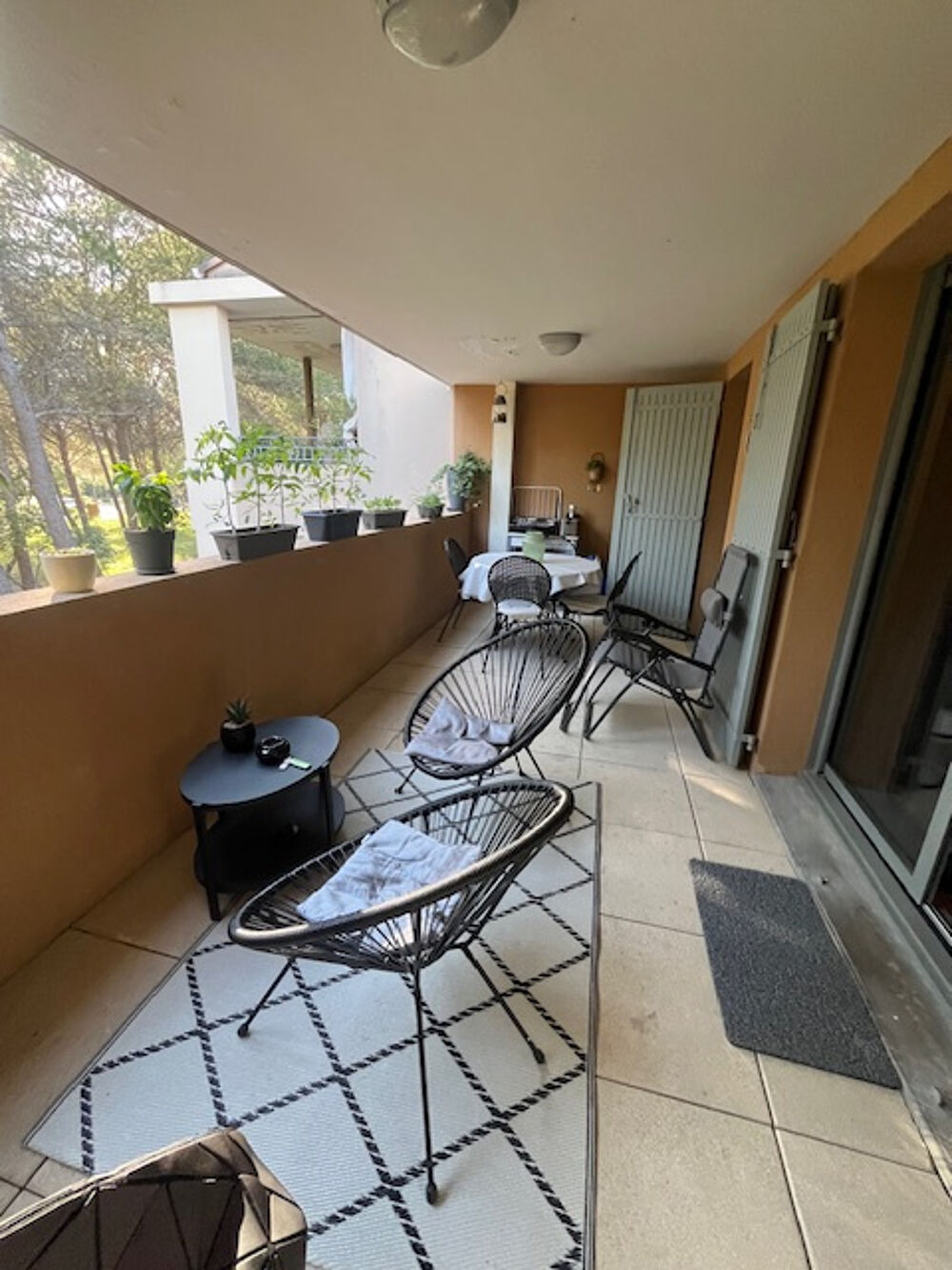 SAUMANE DE VAUCLUSE dans résidence sécurisée, au calme joli appartement T2 avec terrasse.