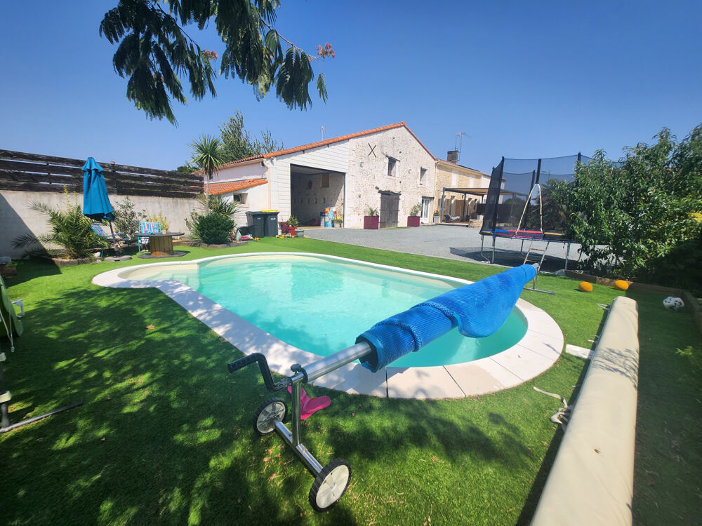 Maison 10 pièces 198 m² · à Saint-Jean-d'Hermine · 198 m² · 275 000 €