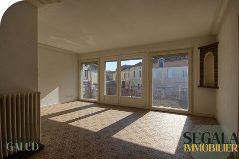   Hyper-centre. Terrasse. Trois chambres. Appartement - 5 pi�ce(s) - 92 m�