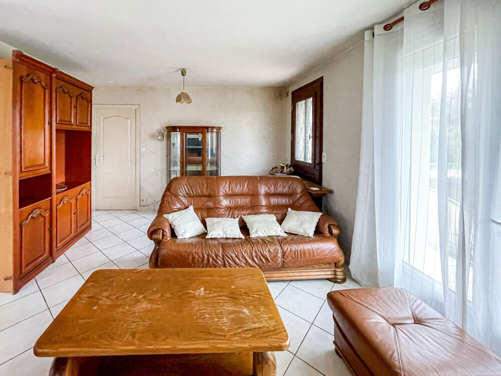 Vente Propriété/Château maison centre ville 5 chambres, 975 m2 de terrain. St lyphard