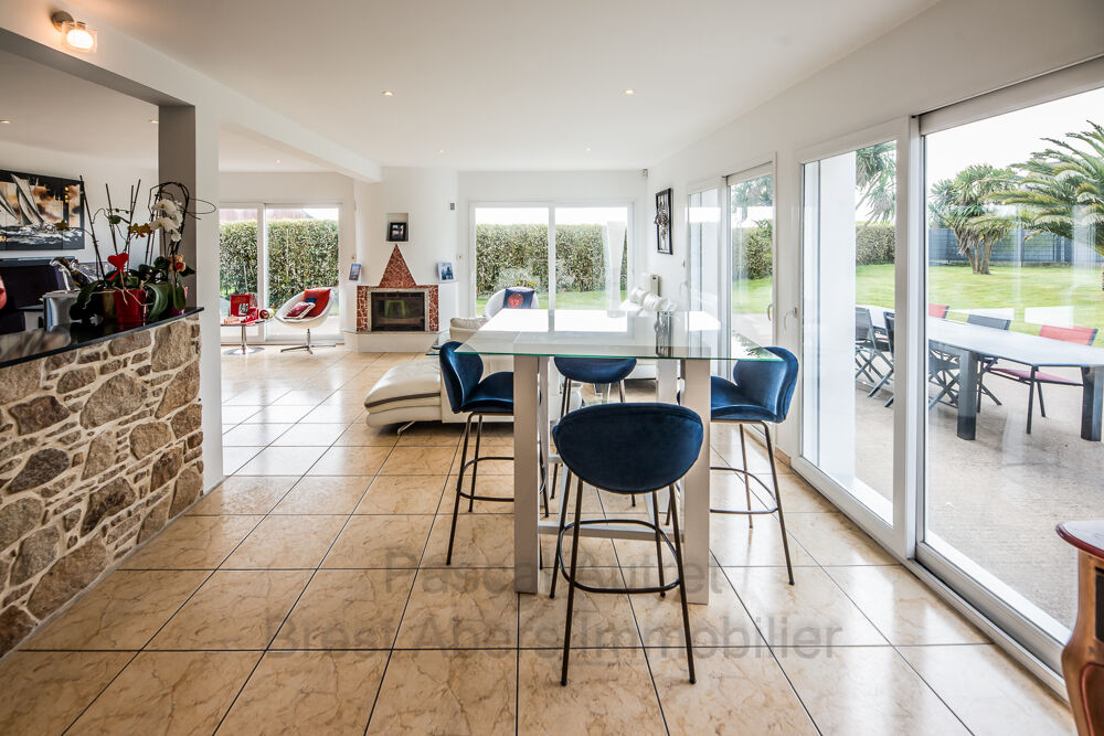 Pascal Autret BREST ABERS IMMOBILIER vous présente cette maison contemporaire de 204m2 située en Centre Ville