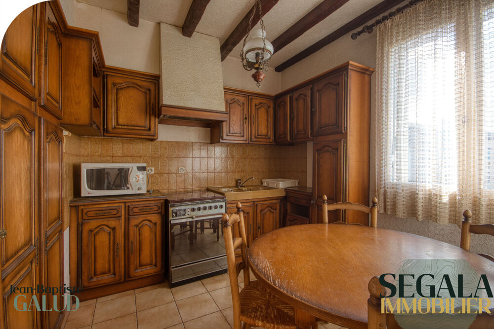 Immeuble centre Saint-Benoît Local 75 m2 + appartement