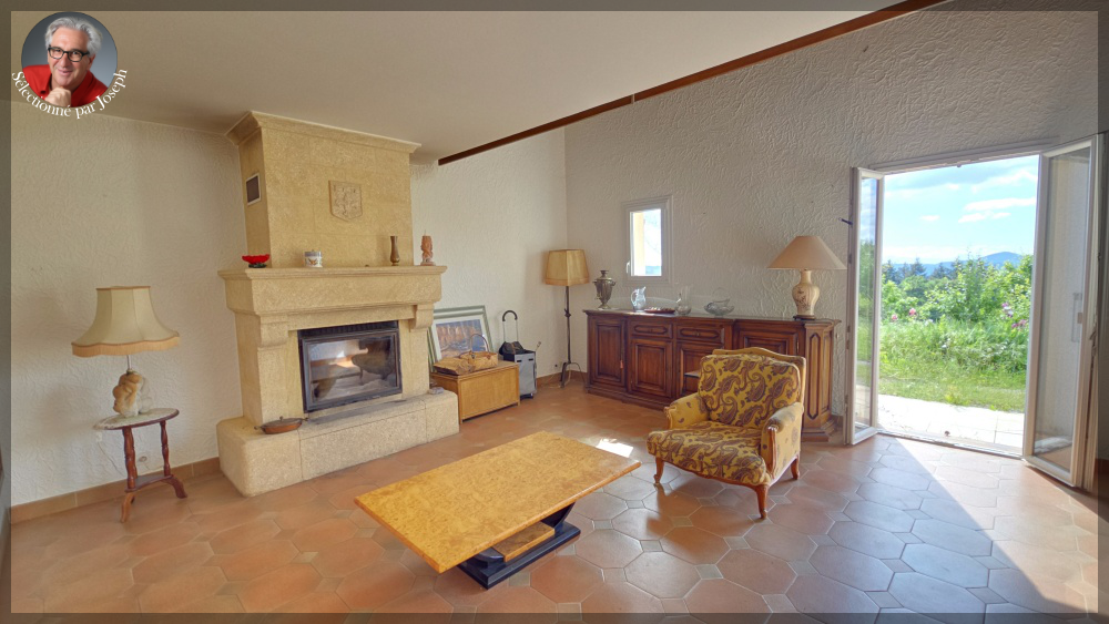 Maison individuelle avec vue 237 m2 Terrain 3 555 m2 Saint-Michel-de-Chabrillanoux
