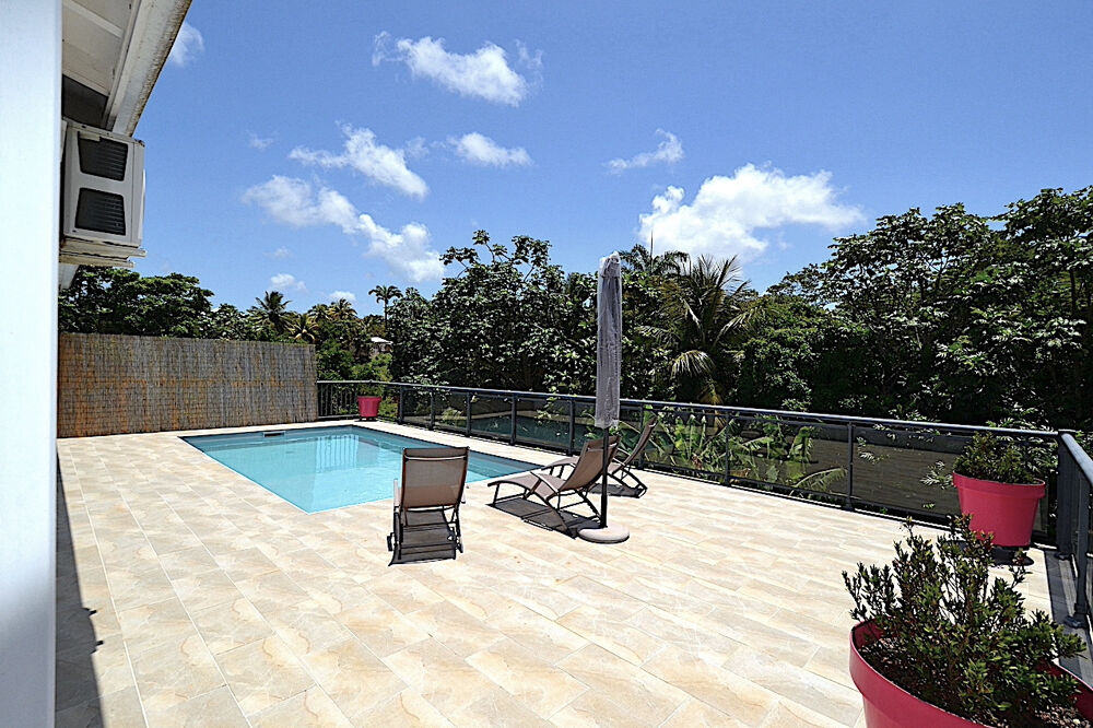 Vente Maison Villa de plain-pied T4   Prestations de qualité, grands volumes et cadre verdoyant Petit bourg
