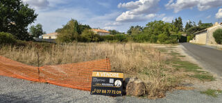 Vente Terrain TERRAIN CONSTRUCTIBLE - HORS LOTISSEMENT - PROCHE ECOLE - PARTIELLEMENT VIABILISÉ Quincay
