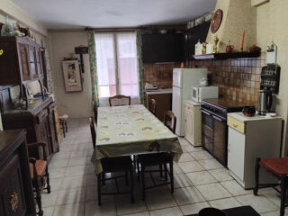 Vente Maison Maison de village T5 d'environ 100m2 avec grange attenante de 30m2 au sol. Niort de sault