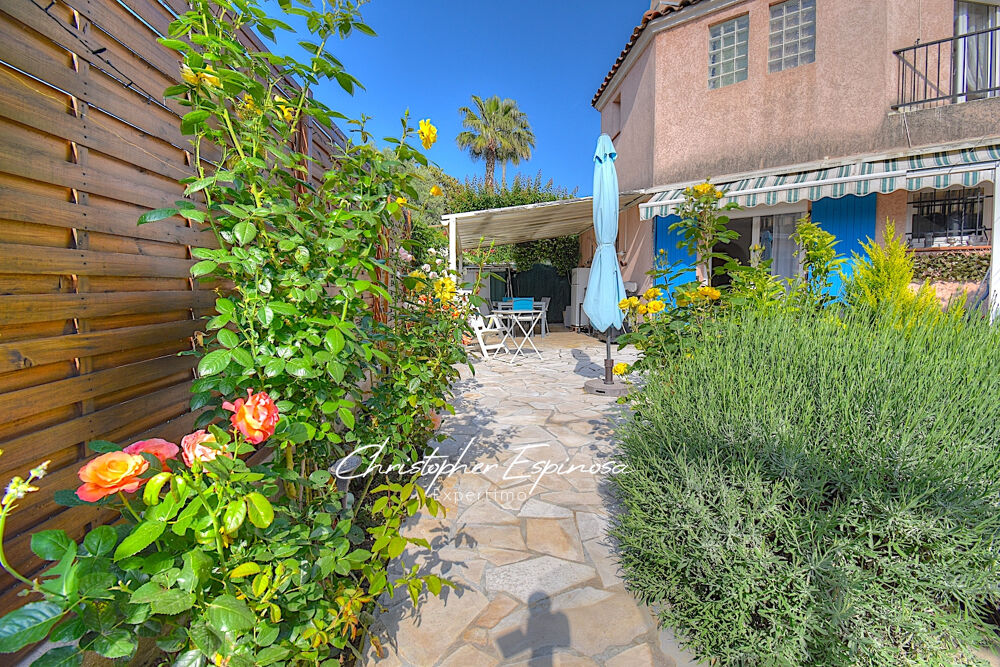 Vente Maison Antibes, villa jumelée de 88m2, terrain de 180m2, garage et parking privé. Antibes