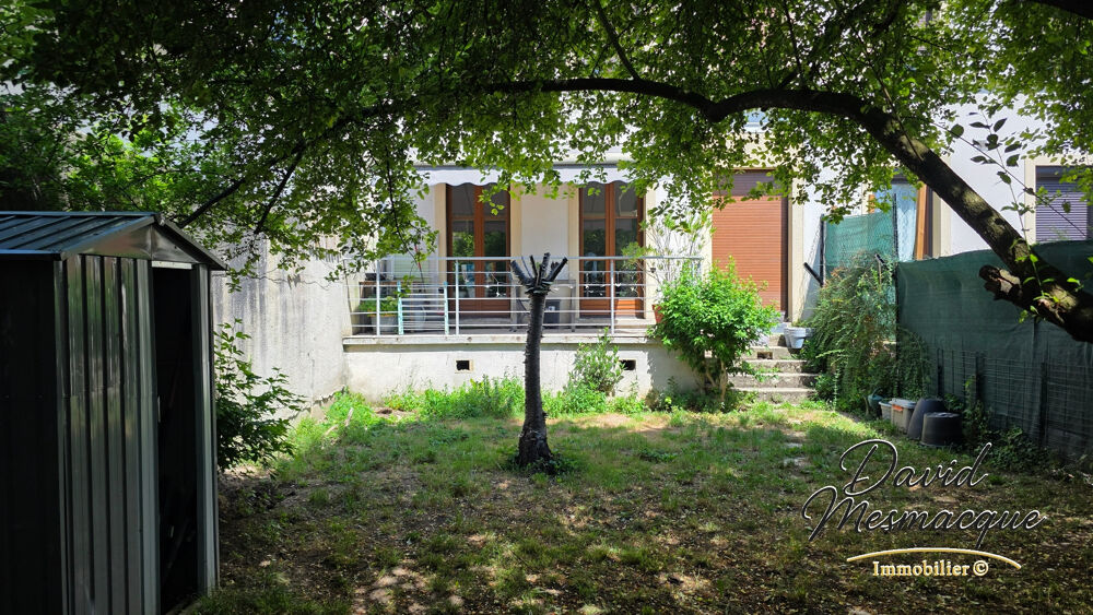 T2 de 37 m2 en rez-de-jardin - cour boisée, terrasse et cave à Meulan centre