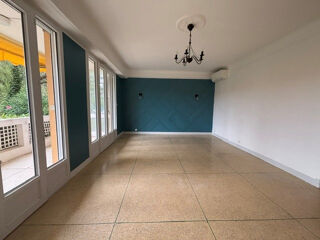  Appartement à louer 3 pièces 83 m²