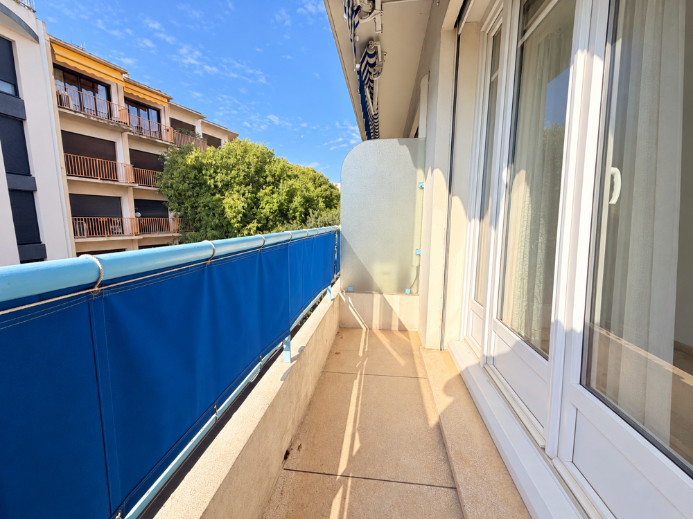Vente Appartement ANTIBES CENTRE   3 pièces de 71 m2 entièrement rénové, étage élevé Antibes