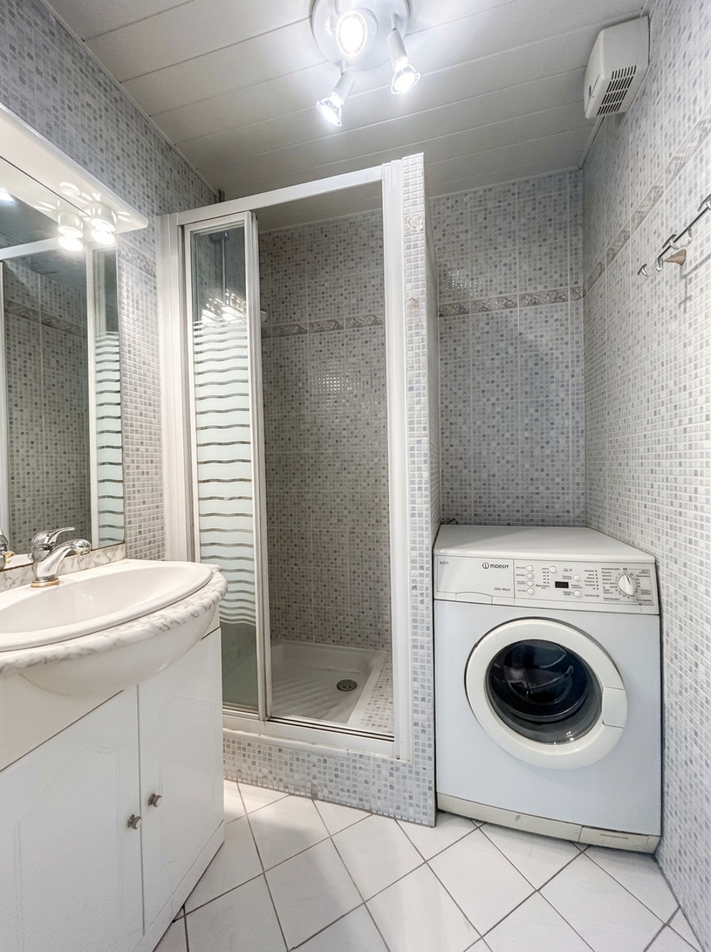 Vente Appartement 3 PIECES TRAVERSANT + BUREAU- 66 M3  - Boulevard Raymond Poincaré, Antibes Antibes