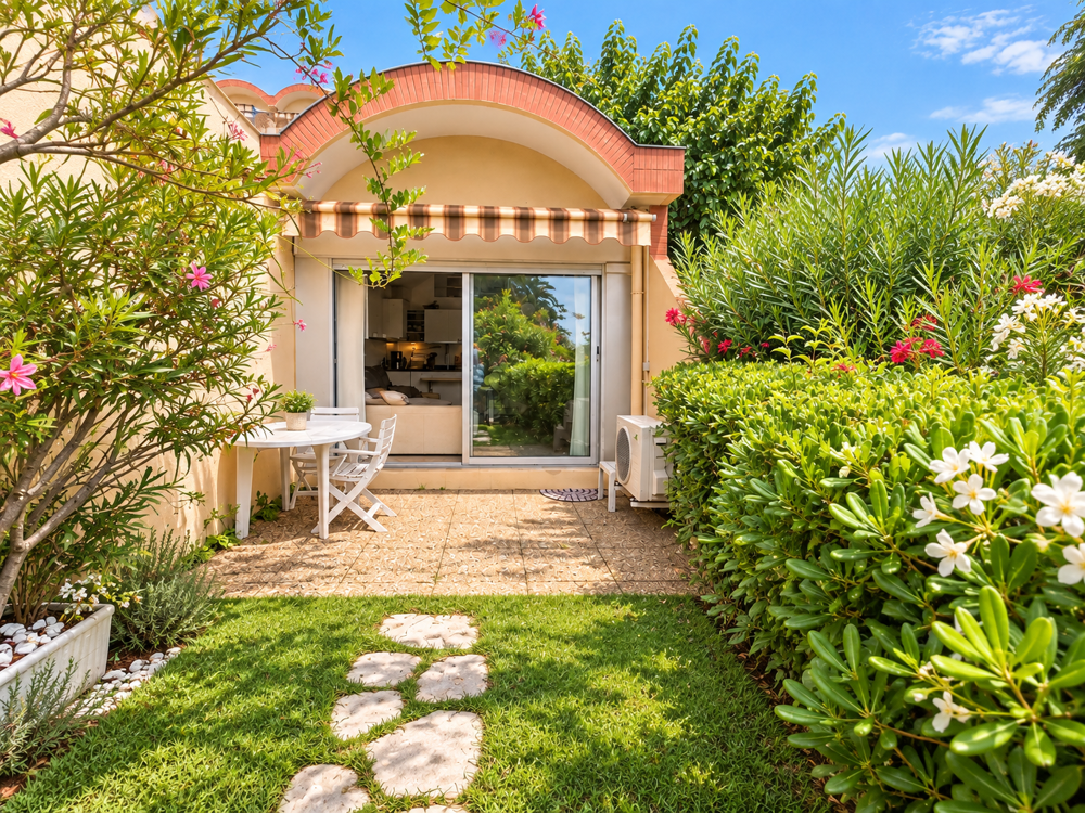 COMME UNE MAISON: REZ-DE-JARDIN 2PCS + MEZZANINE