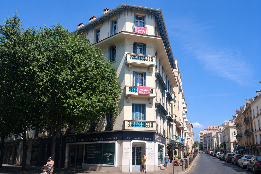 Vente Appartement Antibes centre   Dernier étage Belle Époque avec vue sur la place de Gaulle Antibes