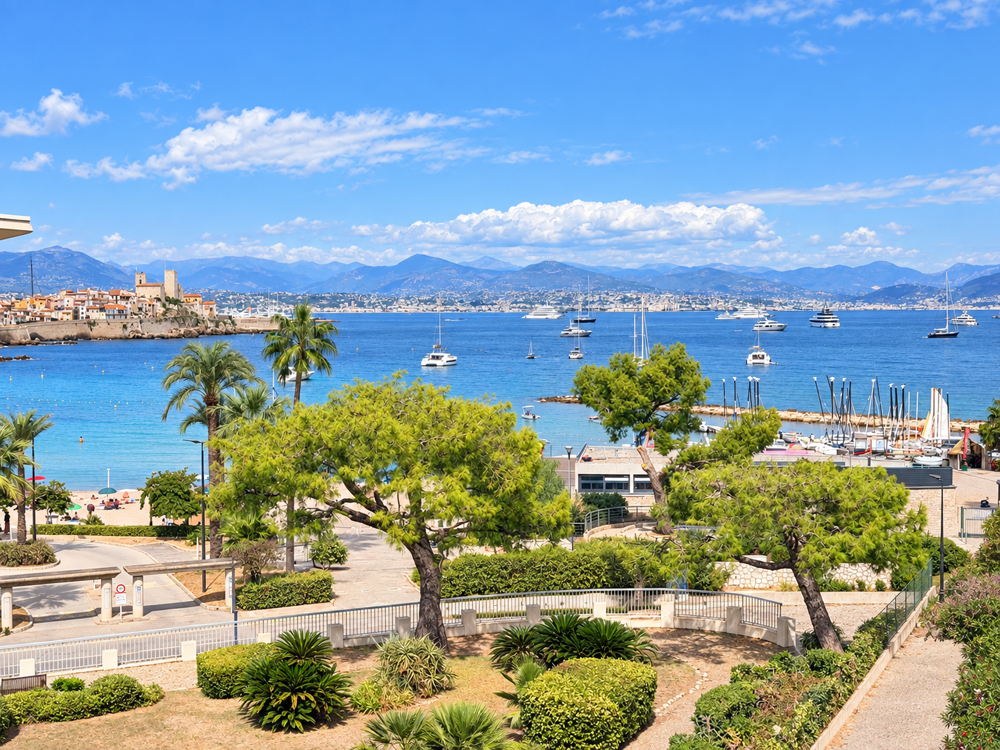 Vente Appartement Ponteil 3 pièces avec vue mer et garage inclus Antibes