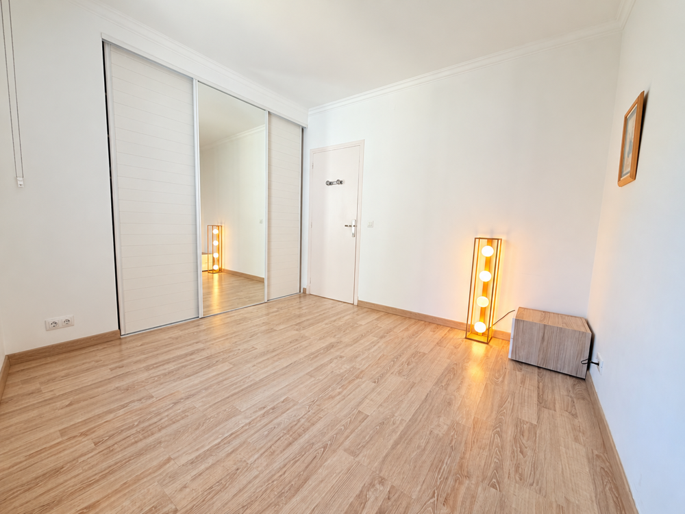 Vente Appartement ANTIBES CENTRE   3 pièces de 71 m2 entièrement rénové, étage élevé Antibes