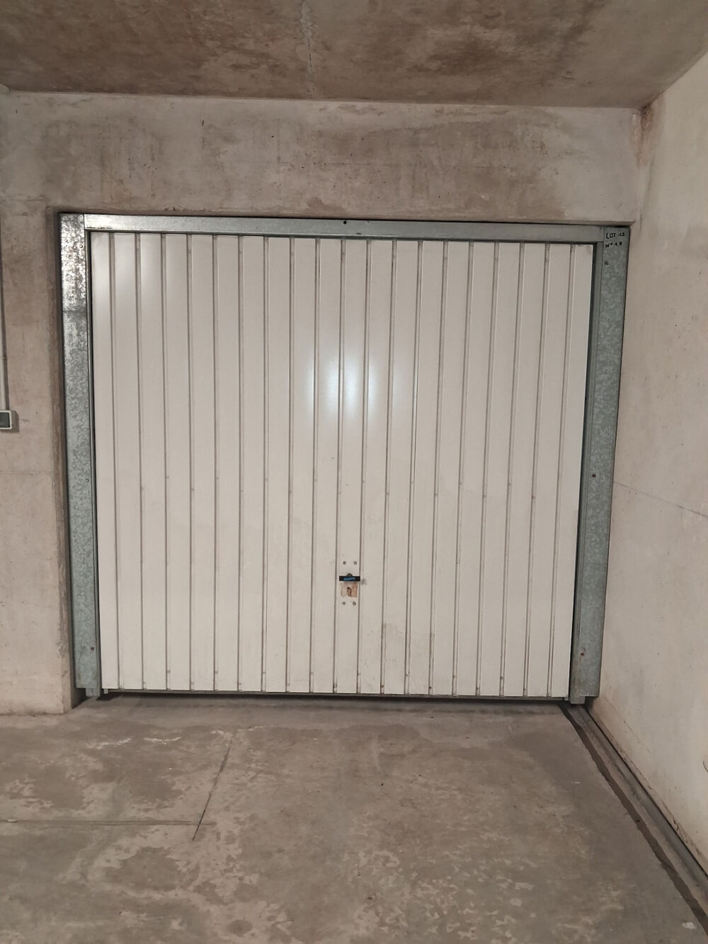 Vente Parking/Garage A VENDRE - GARAGE FERME DANS RESIDENCE SECURISE - JUAN LES PINS - 12 M2 Antibes