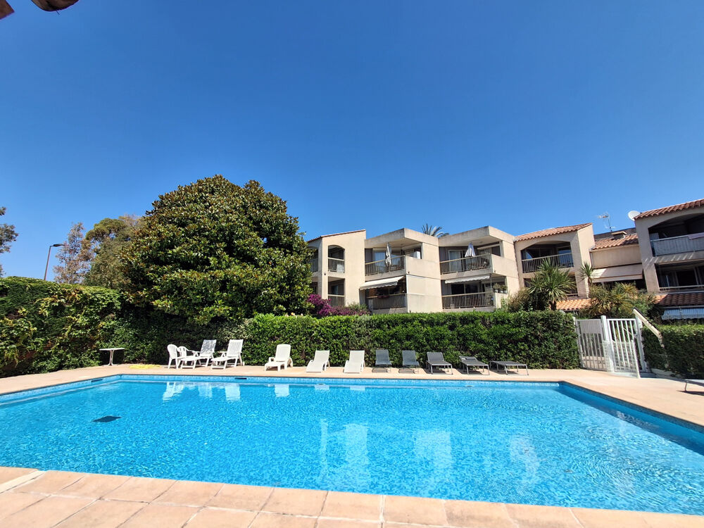 Vente Appartement À Vendre : 2 Pièces en Rez-de-Jardin avec Piscine, Résidence Prisée et Calme + Parking - ANTIBES LES PINS Antibes