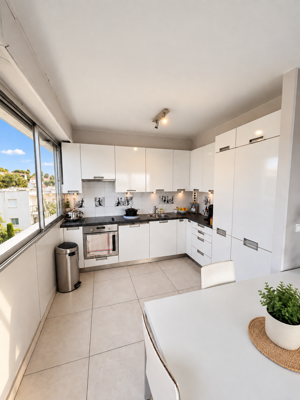 Vente Appartement ANTIBES  CHEMIN DES SABLES    3 PIECES AVEC TERRASSE + PARKING ET CAVE Antibes