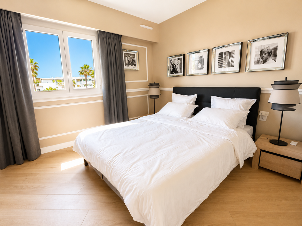 Vente Appartement GOLFE-JUAN   Palais Napoléon   2 pièces front de mer avec terrasse vue mer et garage Golfe juan