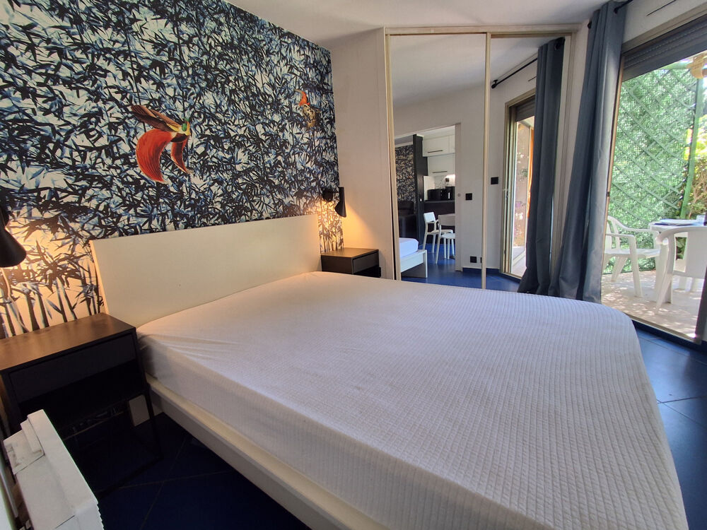 Vente Appartement À Vendre : 2 Pièces en Rez-de-Jardin avec Piscine, Résidence Prisée et Calme + Parking - ANTIBES LES PINS Antibes