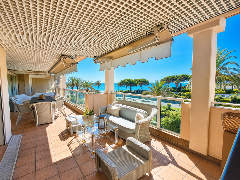 PALAIS NAPOLEON - 102m2 - Terrasse de 45m2 - garage - cave