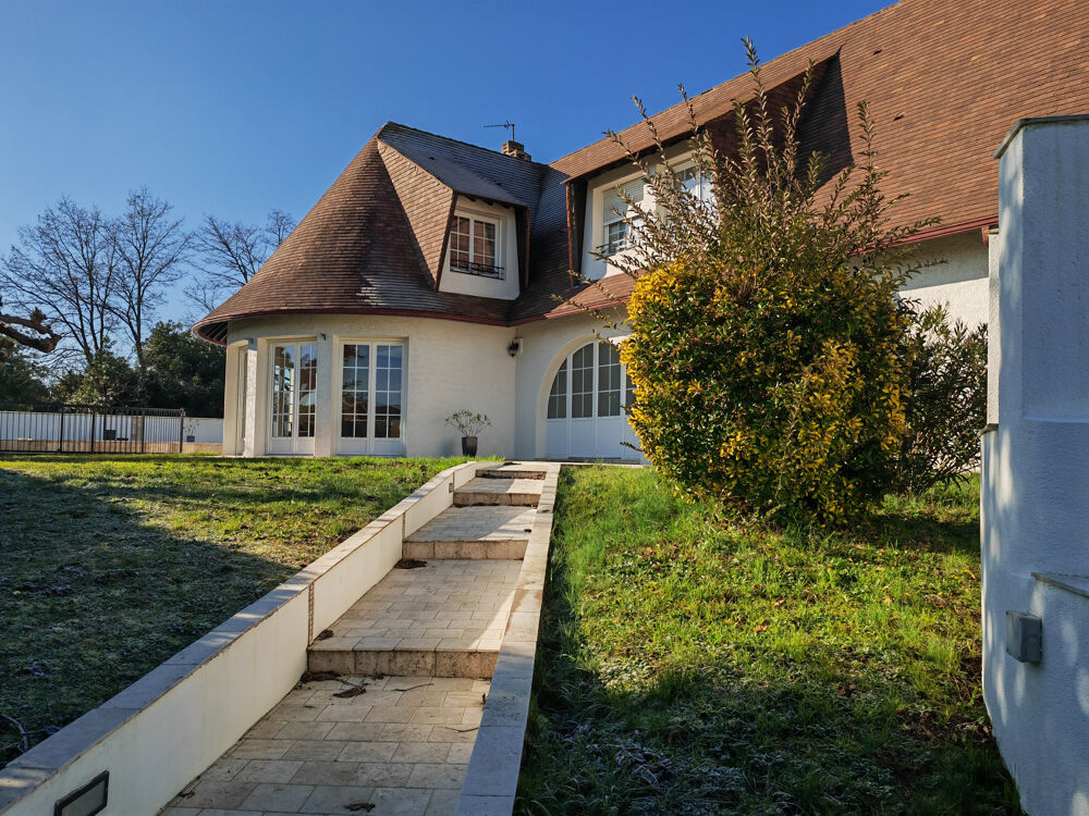 Vente Proprit/Chteau Belle demeure de 210 m2 sur la commune de Bassens Bassens