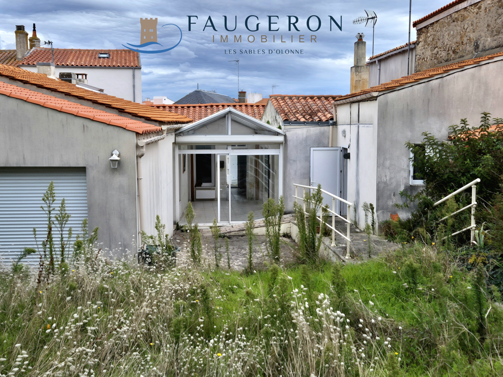 Vente Maison LA CHAUME - Maison 150 m2 hab. à rénover sur parcelle 450 m2 tout proche Quai Les sables d olonne