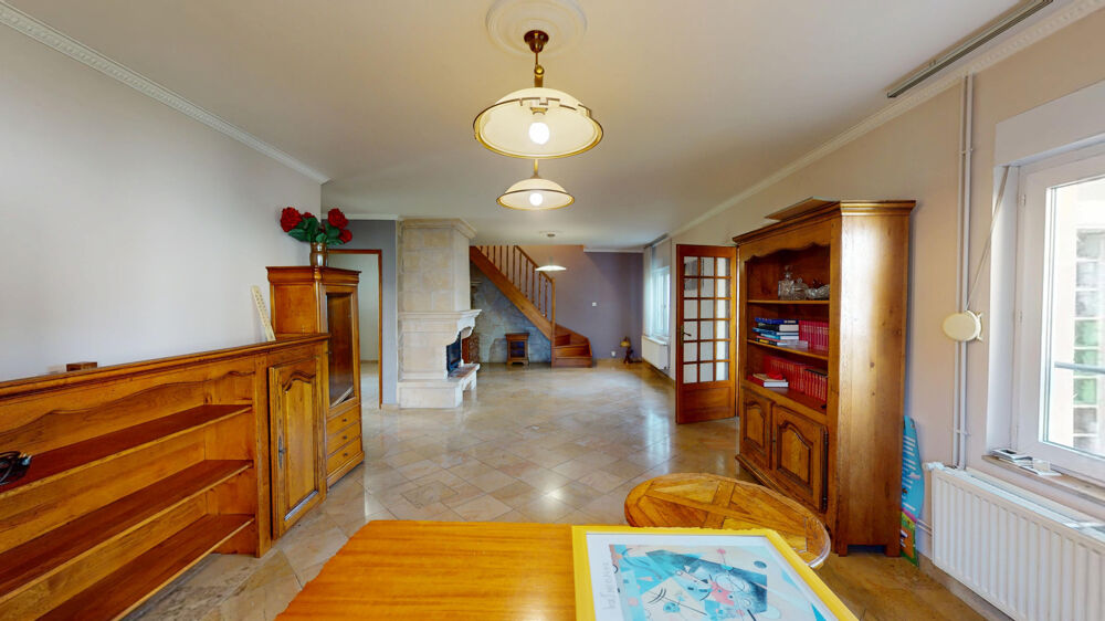 Maison T5 de 133 m2 mitoyenne d'un côté.