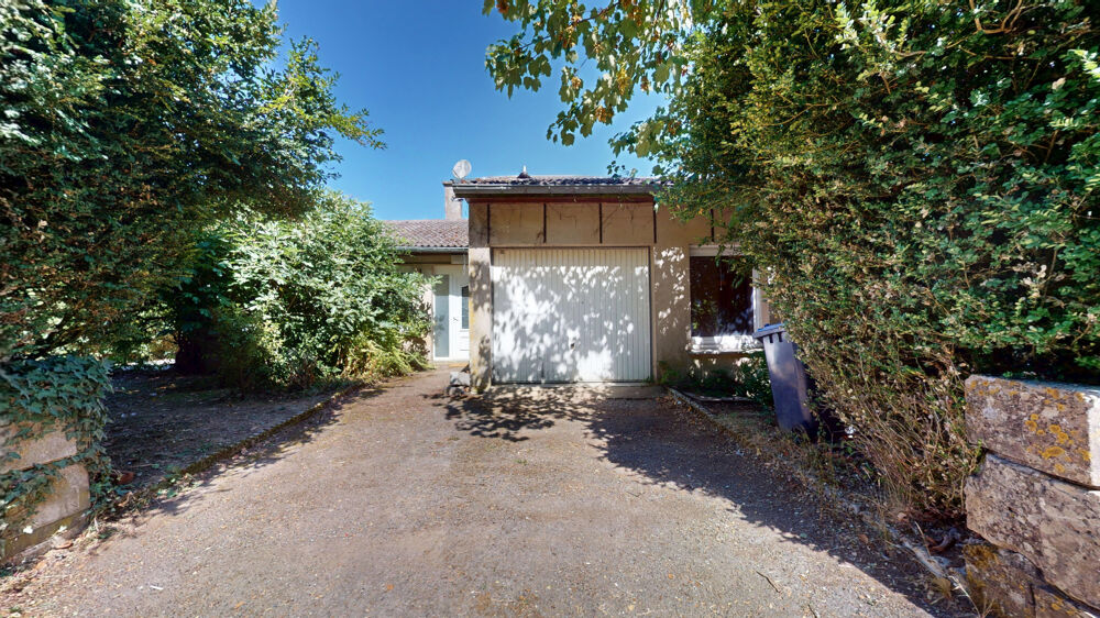 Maison plain pied sur 13.65 ares de terrain.