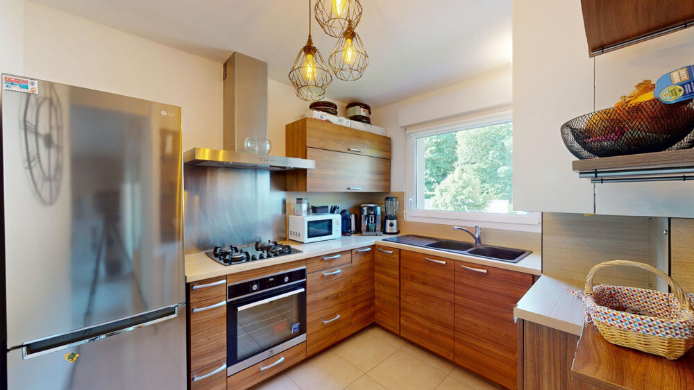 Appartement T3 avec balcon, garage et parking.