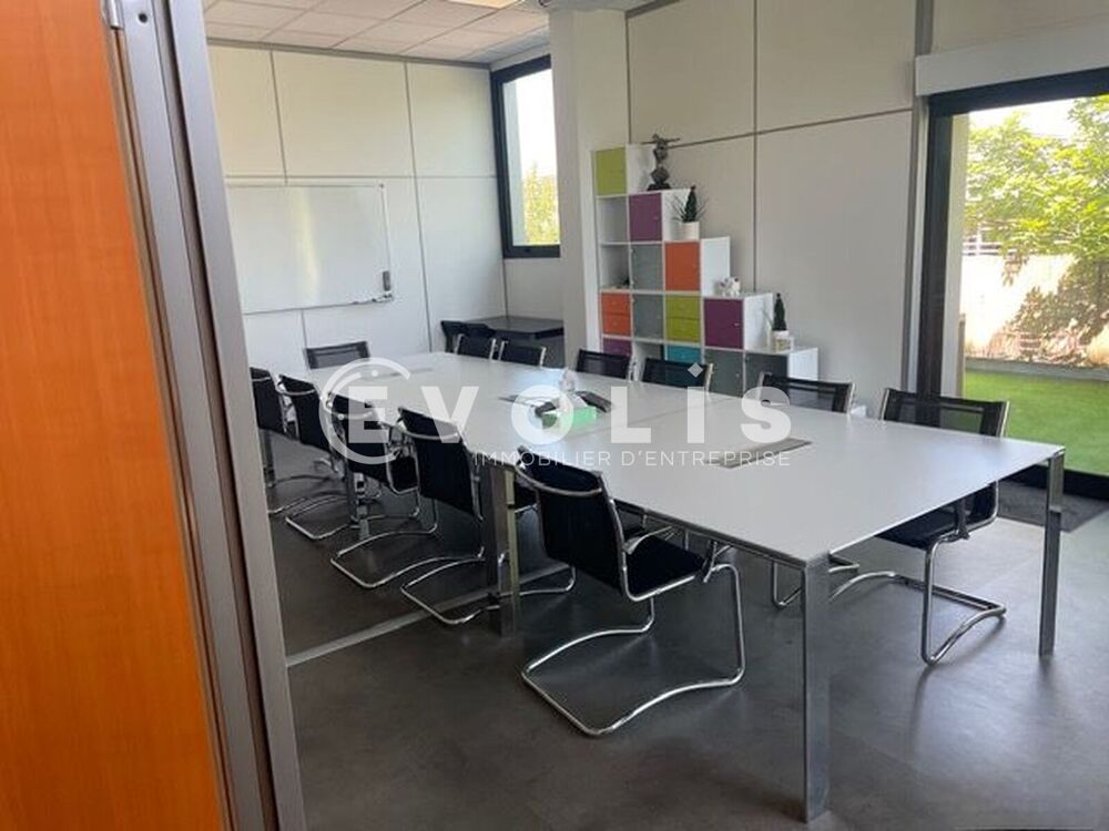   Bureaux - A LOUER - 349 m² non divisibles Bussy saint martin
